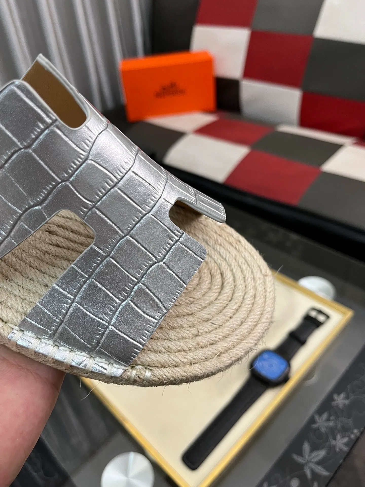 Men's shoes 💰340⌚️⌚️《HERMES》Hermes 💁♂️Men's casual slippers, compare the quality at the counter🧚🏿♂️ The upper layer has a stone pattern with clear texture, showing high-end, high-end, comfortable to wear and versatile. Purely hand-pulled, raw rubber breathable outsole, breathable and comfortable lambskin lining, 100% comfortable density, original rubber outsole wear-resistant code number 38-44. Can be customized 45-46-47